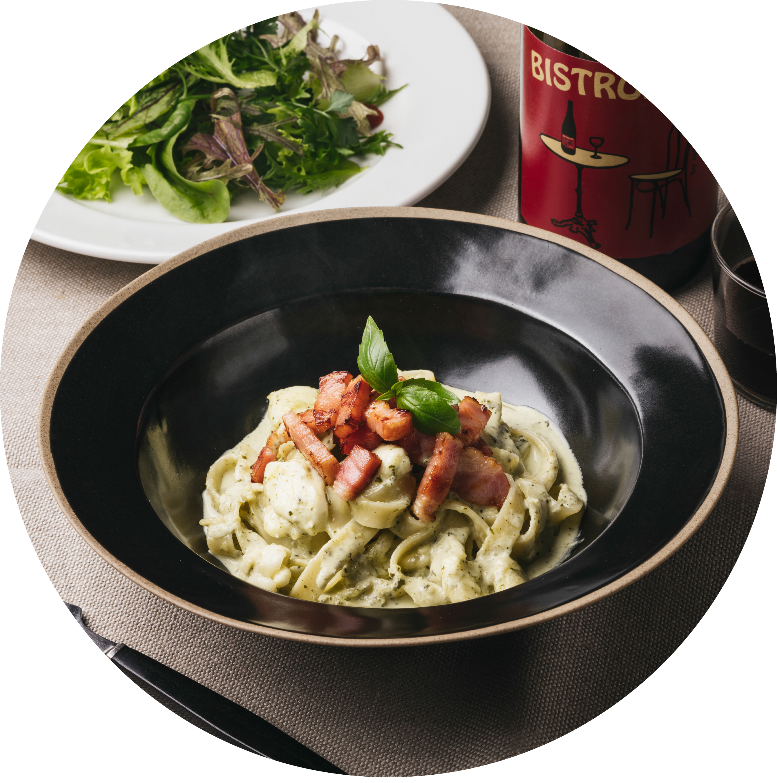 ベーコンと モッツァレラのパスタ